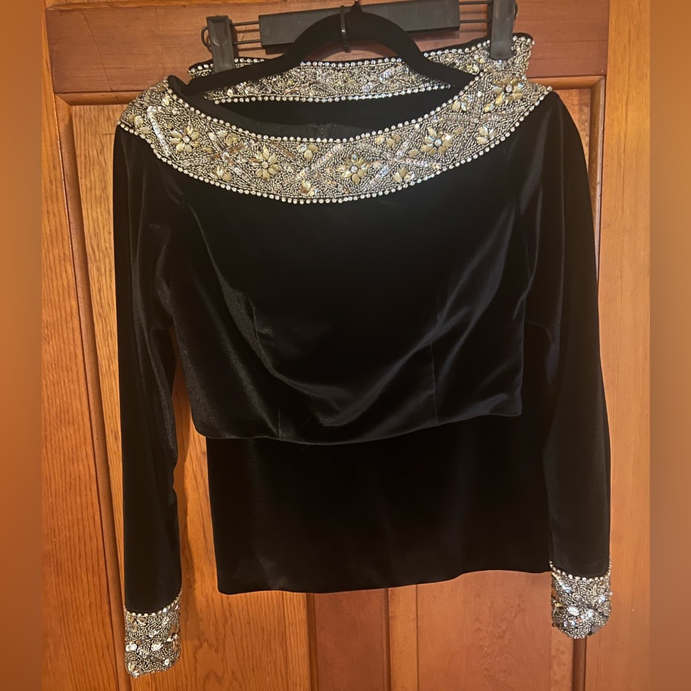 Mac Duggal black velvet two piece skirt set. Size 4, but fits a street sizes 2.